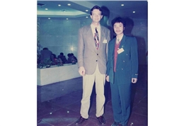 1994与国外朋友交流食用菌技术(缩略图)-亿昌菌业